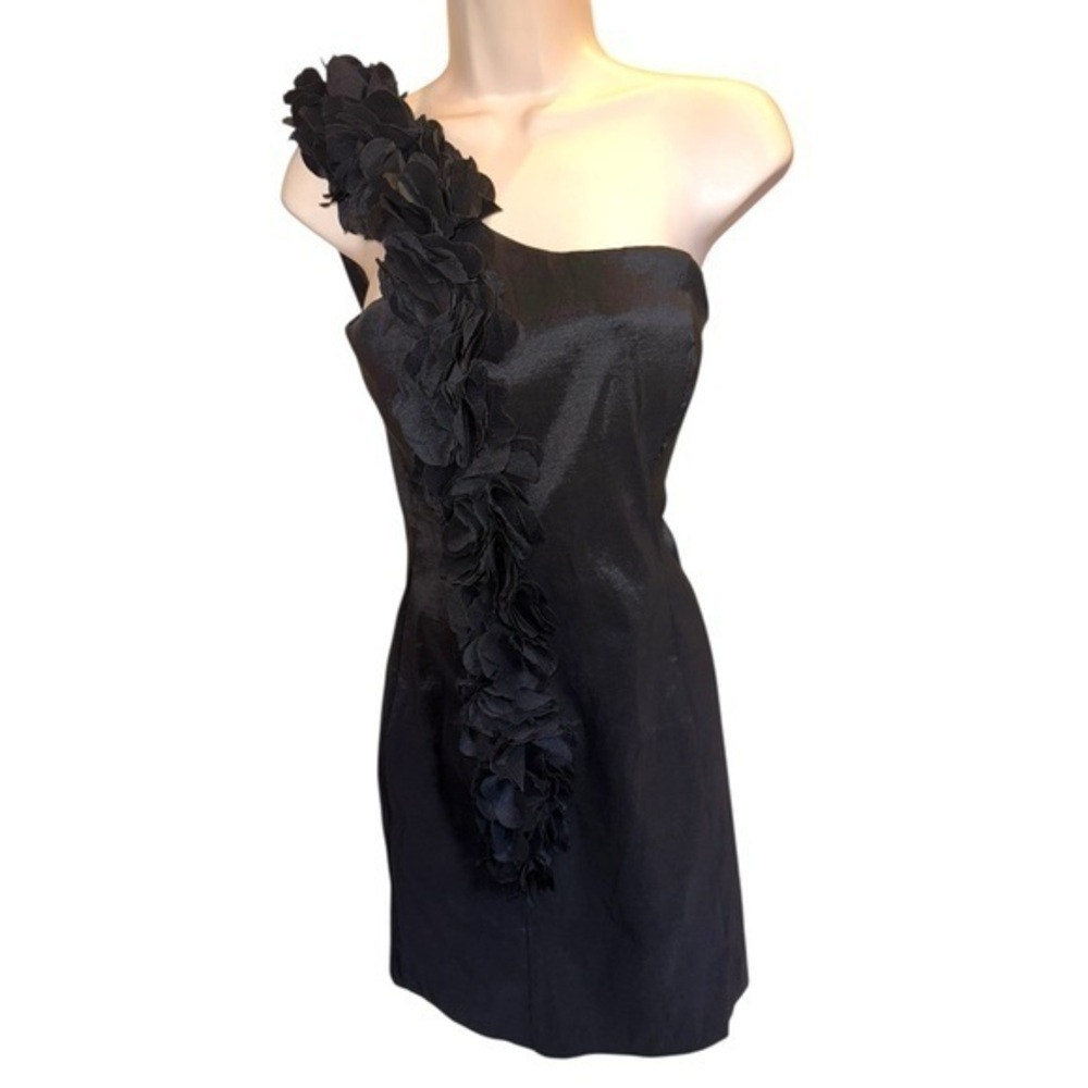 ▶️ Snap ◀️ One Shoulder Black Cocktail Dress. Floral appliqué